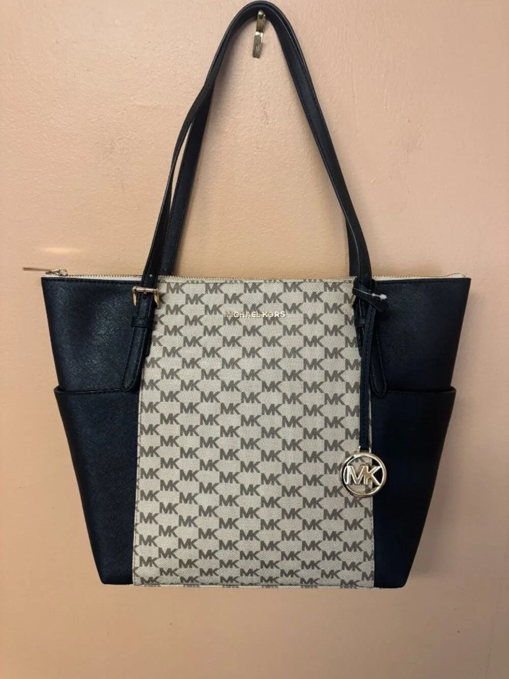 NWT Michael Kors Signature Logo Tote Bag Vanilla Multi Black Gold Zip Shoulder
